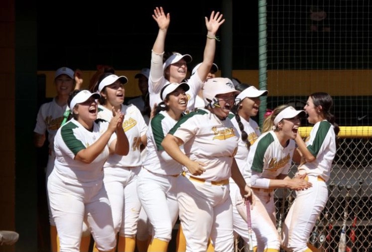 Vaqueras rally late, win on walk off home run to secure season sweep vs South Mountain