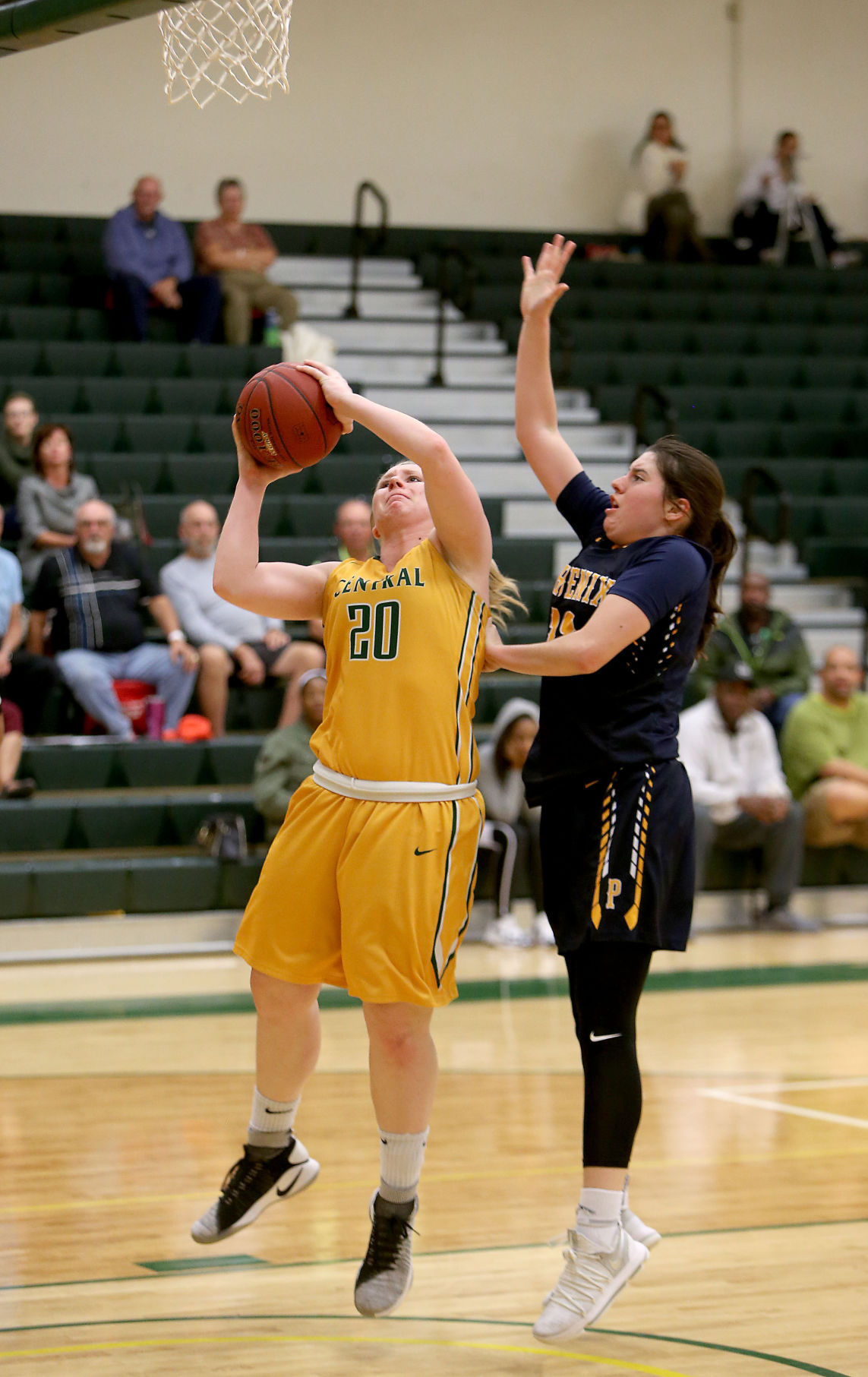 Jamie Young stays hot-shoots vs Phoenix Wednesday-Photo-Oscar Perez-Pinal Central